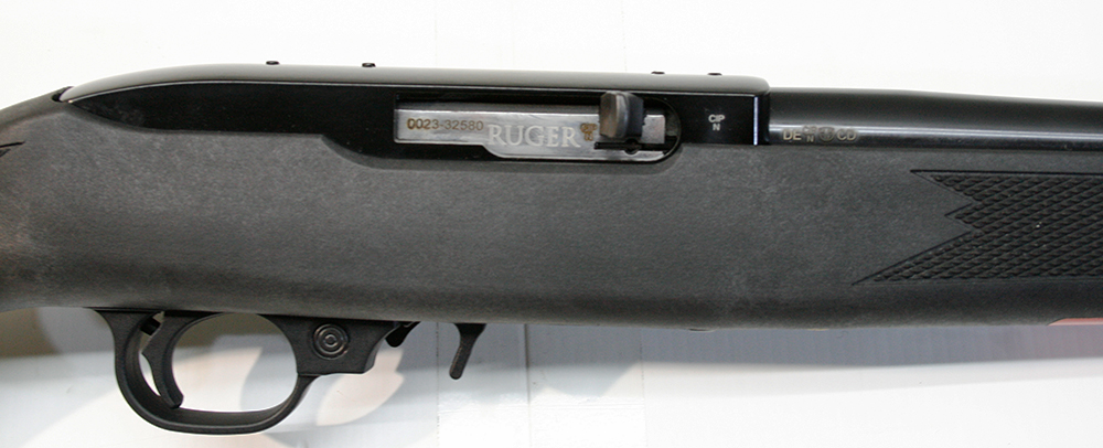 RU1261_RUGER_10-22_Tactical_SLB_Selbstladebuechse_22lr_lfb_1-2x28UNF_Gewinde_Daempfer_www.bayerwald-jagdcenter.de_0.jpg